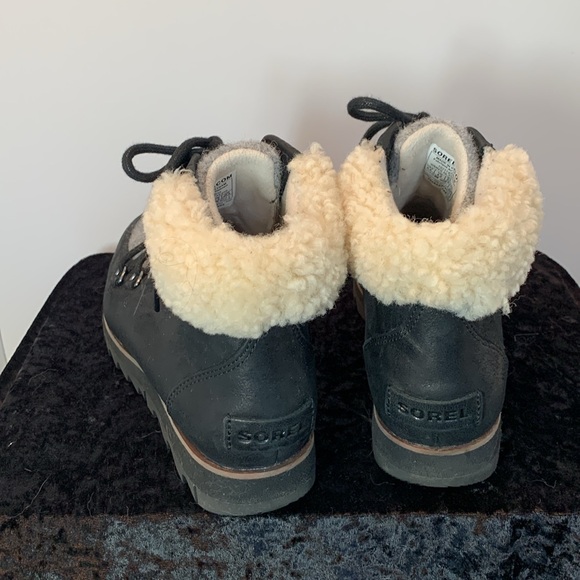 Sorel boots - Picture 3 of 5